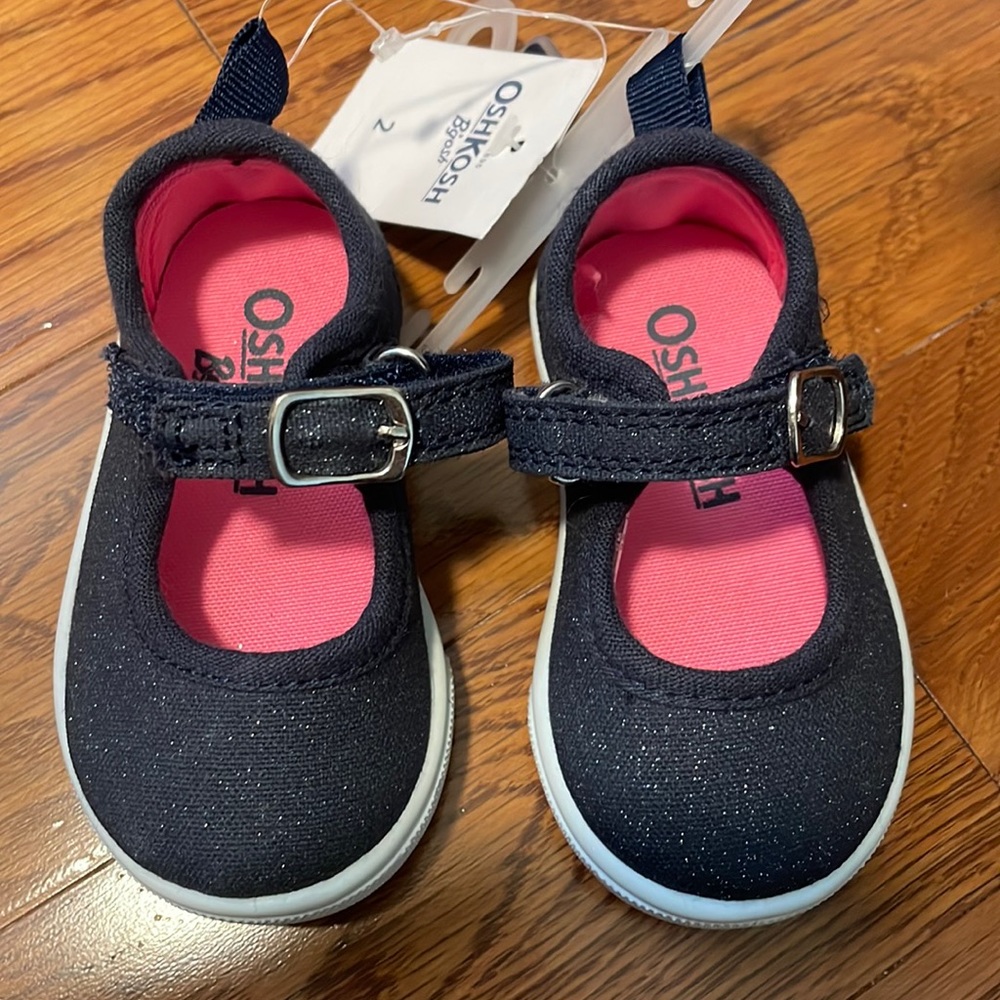 Oshkosh baby girl size 2 navy with glitter sneaker